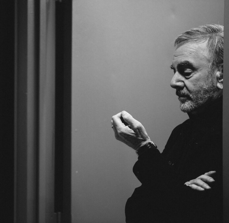 Classic Gold article featured image – Neil Diamond