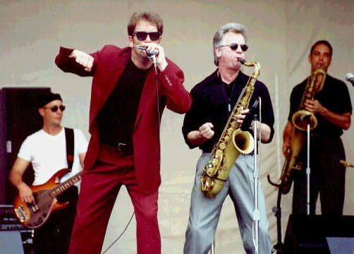 Classic Gold article featured image – Huey Lewis and the News